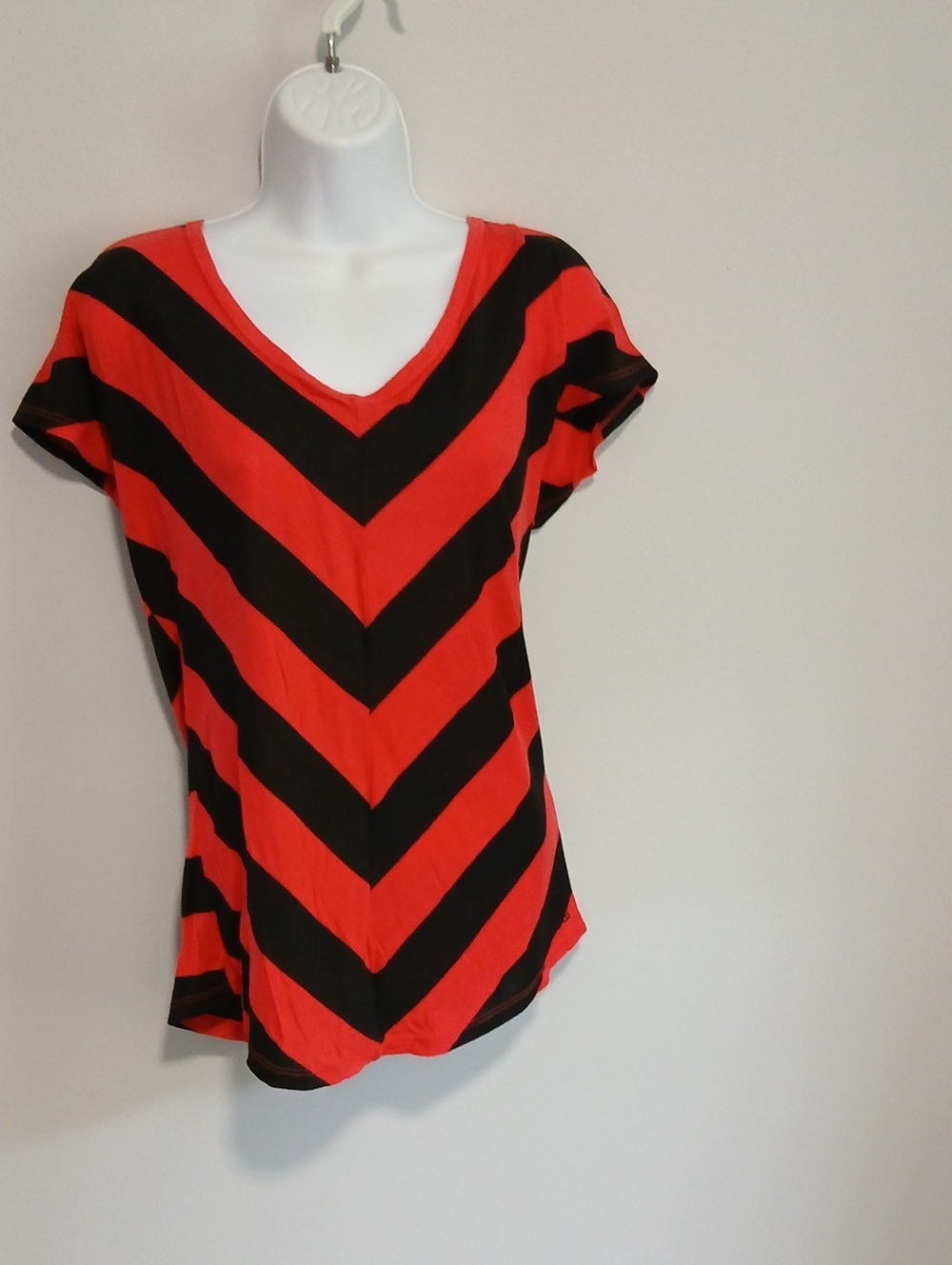 Women’s V-Neck Billabong Tee in Red and Black